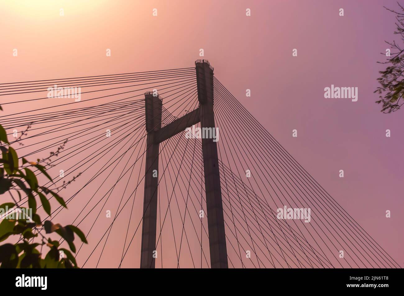 Cavi che sostengono il ponte del primo e più lungo ponte cavo-stalled in India: Il secondo ponte di Hooghly, anche conosciuto come il Vidyasagar Setu. Foto Stock