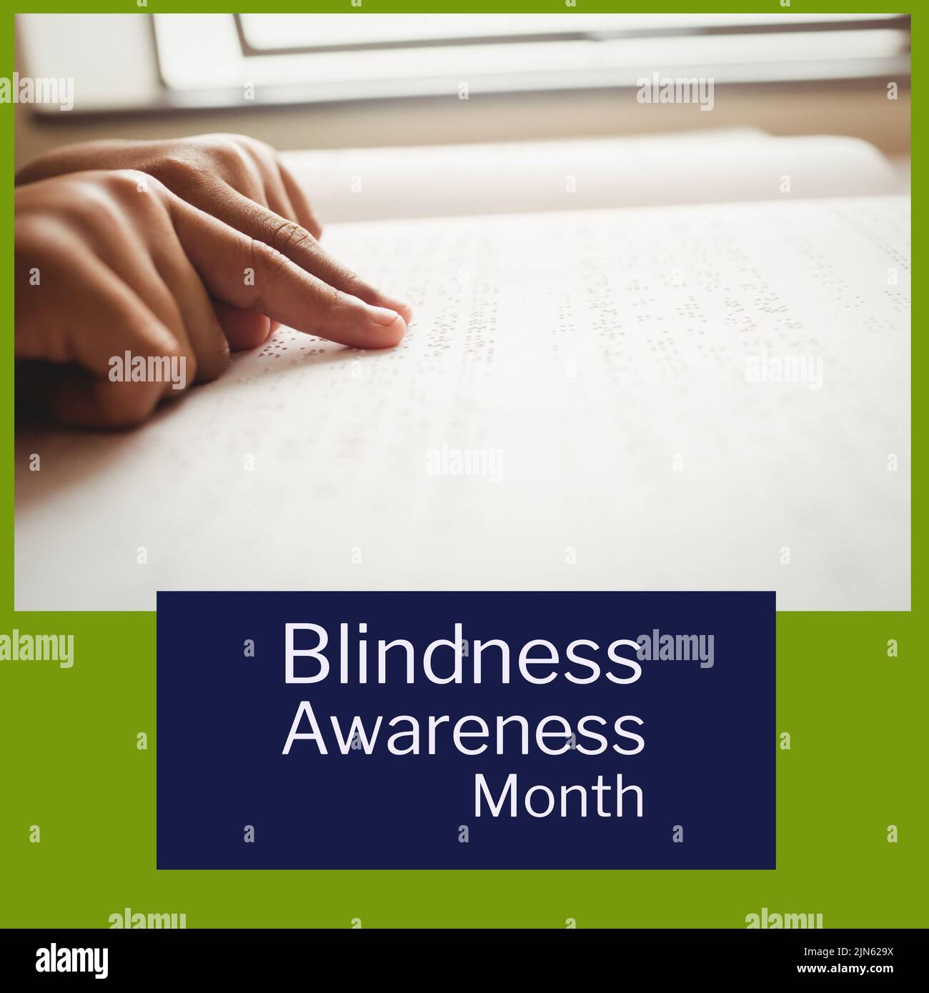 Composizione del testo del mese di consapevolezza della cecità sulle mani che leggono il braille Foto Stock