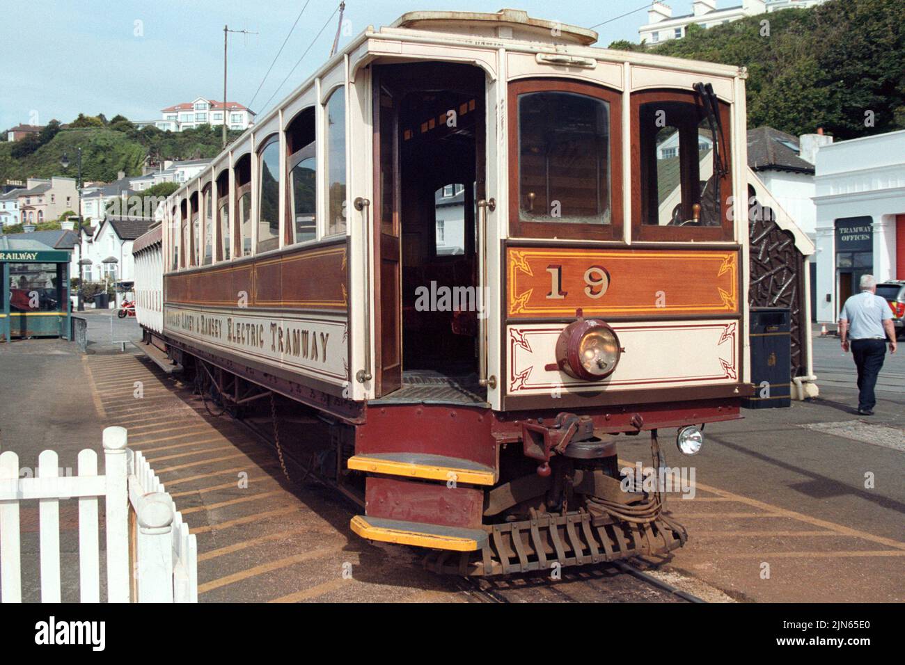 Douglas, Isola di Man - 16 giugno 2022: Tram d'epoca Manx al terminal di Douglas. Foto Stock