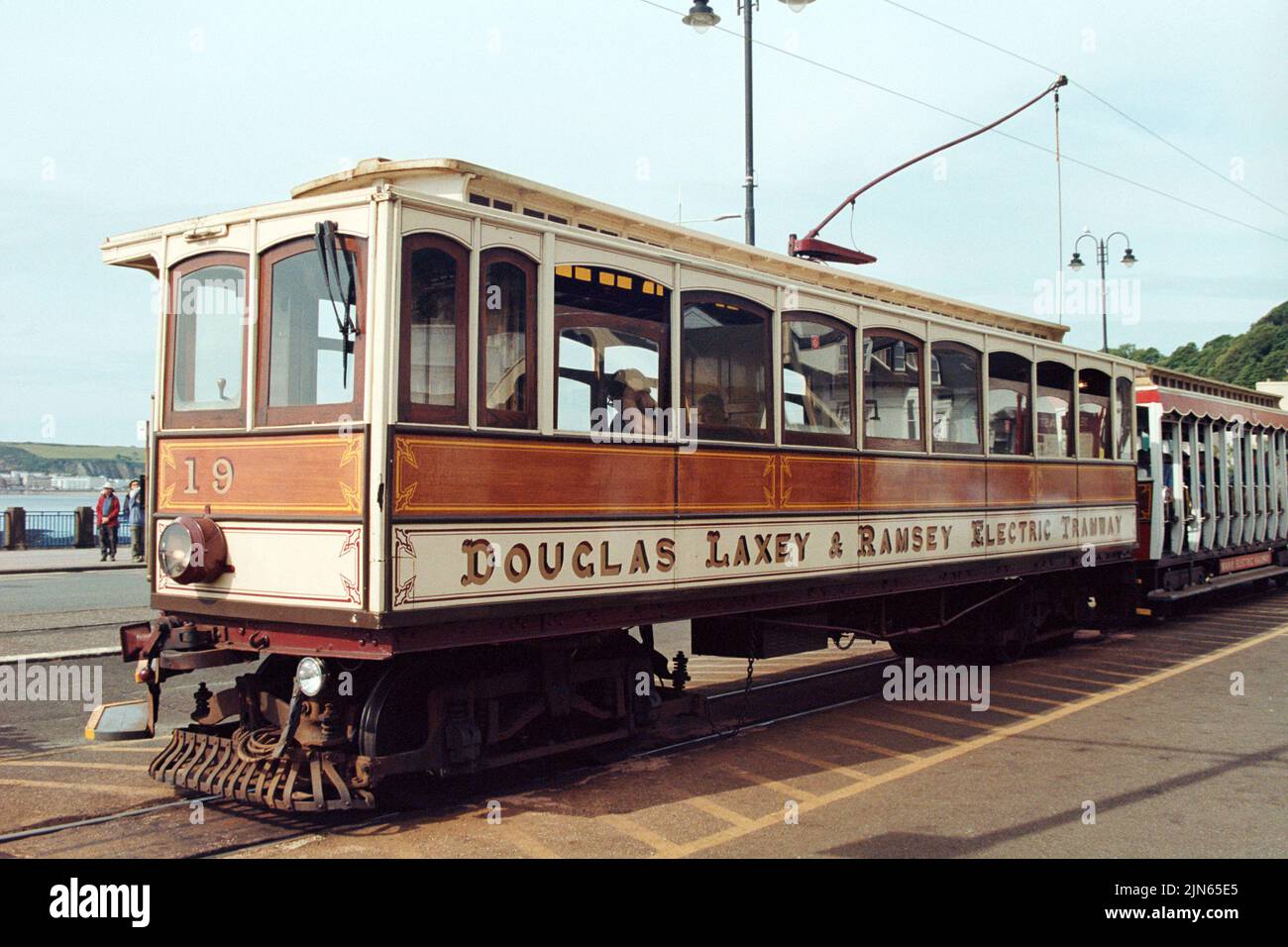 Douglas, Isola di Man - 16 giugno 2022: Tram d'epoca Manx al terminal di Douglas. Foto Stock