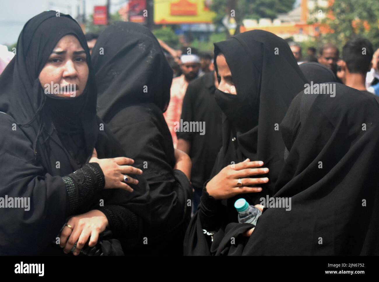 Kolkata, India. 09th ago 2022. Le donne musulmane sciite prendono parte ad una processione Muharram per marcare Ashura, a Kolkata. (Foto di Sudipta Das/Pacific Press) Credit: Pacific Press Media Production Corp./Alamy Live News Foto Stock