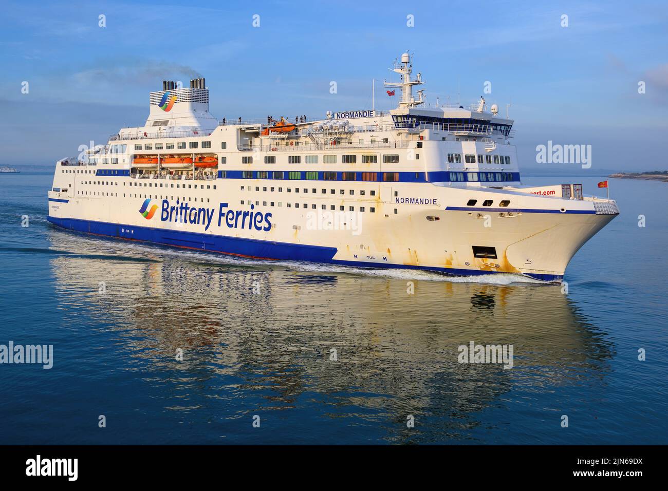 Normandie è un traghetto francese per la Manica che naviga lungo la rotta Caen - Portsmouth per Brittany Ferries - luglio 2022. Foto Stock