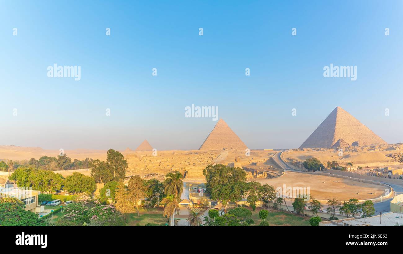 Alba alle piramidi di Giza, Egitto. Foto Stock