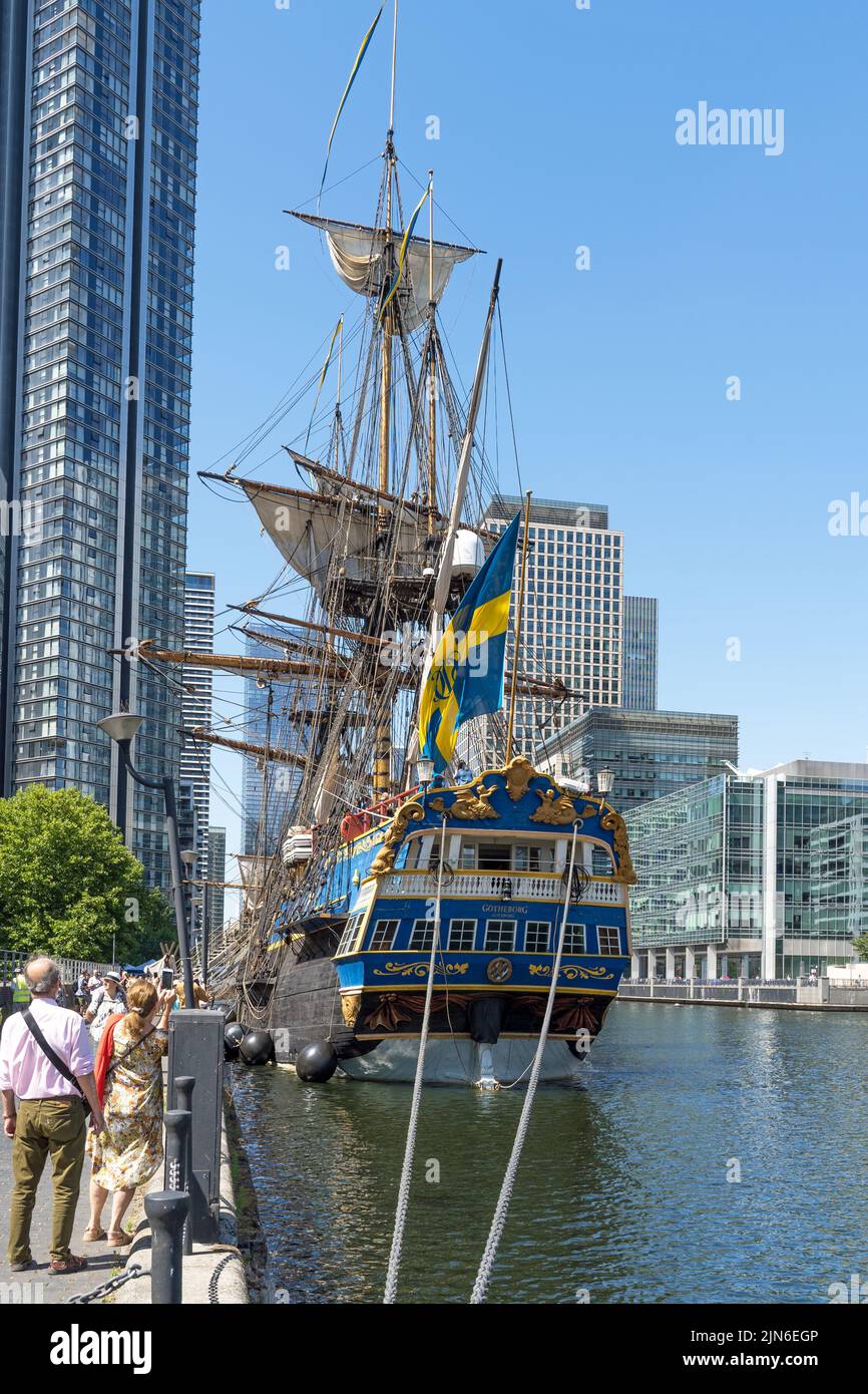 Il Götheborg di Svezia, una replica della nave a vela svedese Indiaman orientale Götheborg I. vecchio cannone che si stacca da nave di legno. Londra Foto Stock