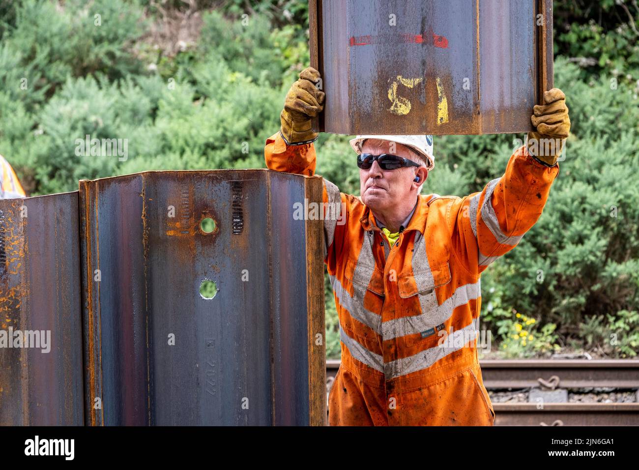 Lavori di costruzione e saldatura per cavi ferroviari e parchi eolici offshore Foto Stock