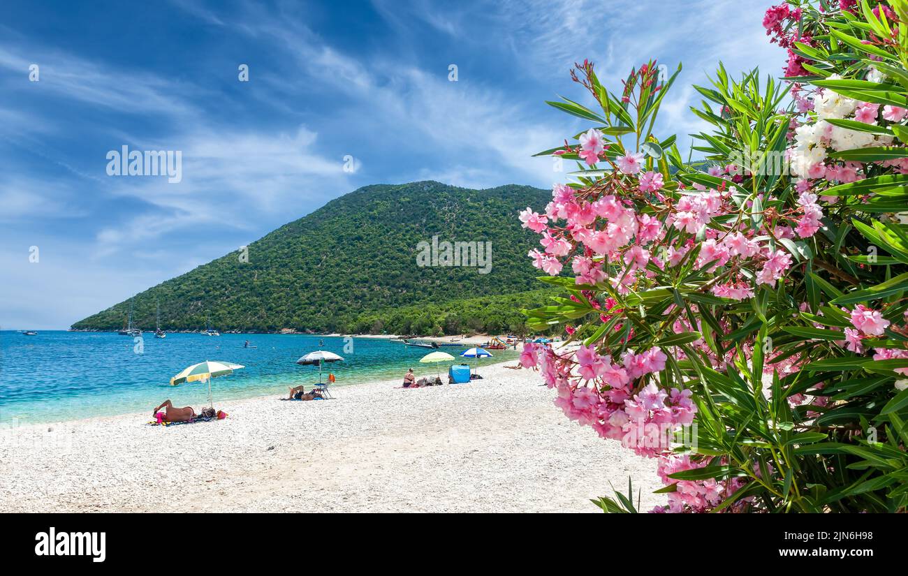 Paesaggio con spiaggia di Antisamos a Cefalonia, isola Ionica, Grecia Foto Stock