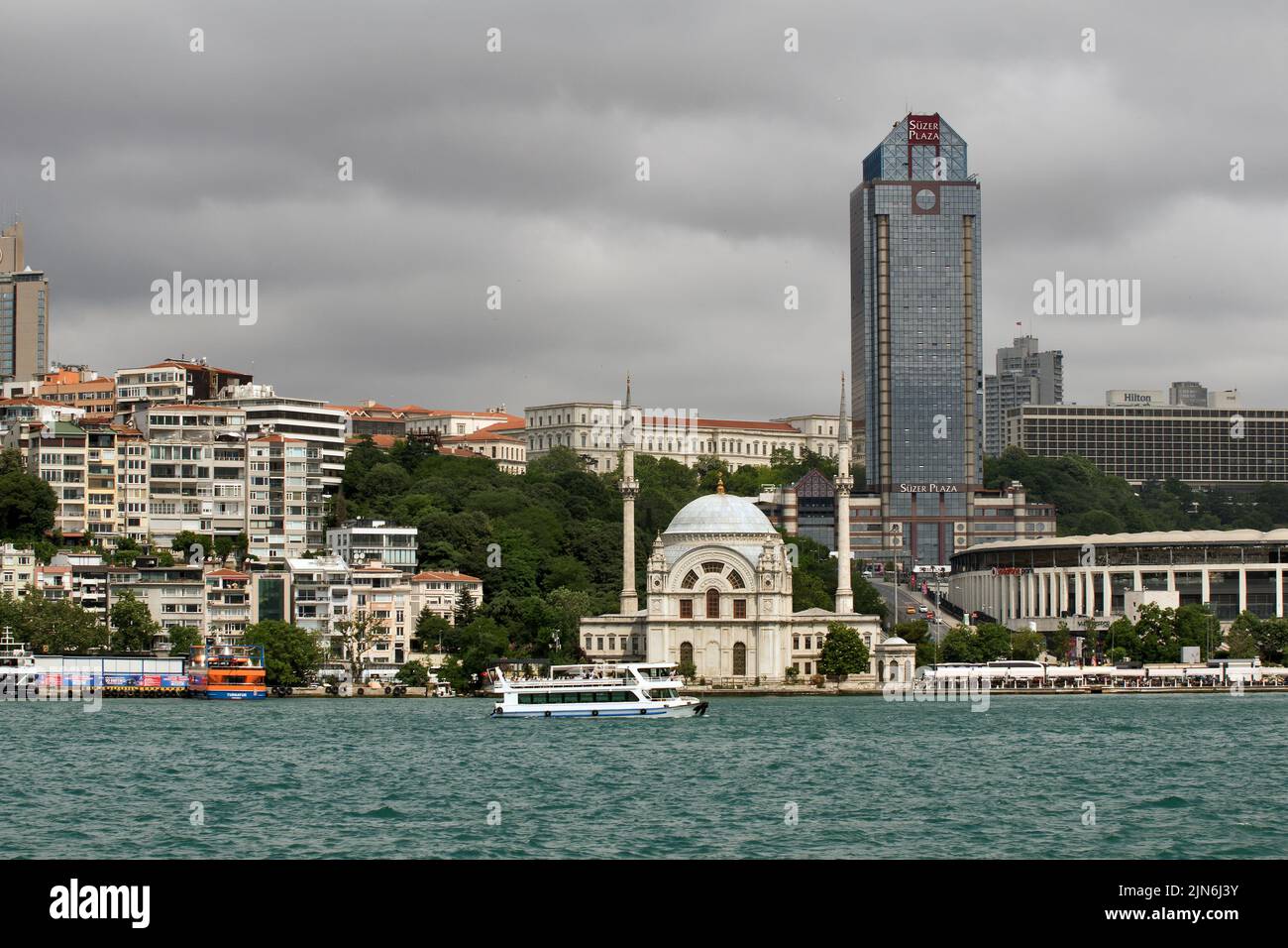Istanbul, Turchia: Moschea Ortaköy o Büyük Mecidiye Camii (Grande Moschea del Sultano Abdülmecid) Foto Stock