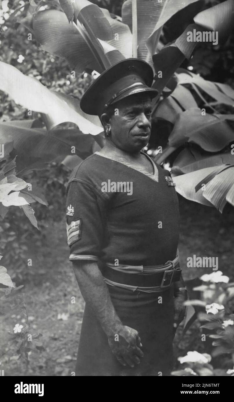 SGT. Major Bogita, l'uomo di destra del sovrintendente Gough per molti anni. Bogita è il migliore investigatore nativo in Papua. Novembre 06, 1950. Foto Stock