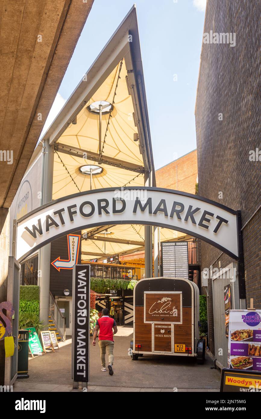 Ingresso al mercato di Watford WM, High Street, Watford, Hertfordshire, Inghilterra, Regno Unito Foto Stock