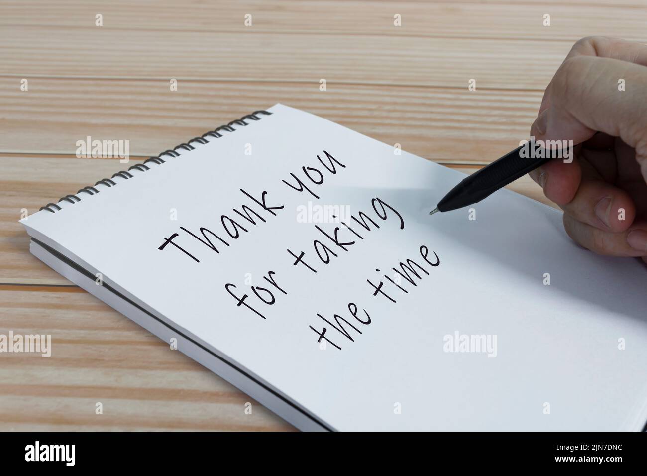 Scrivere a mano grazie per aver preso il testo del tempo sul blocco note. Riconoscimento e godimento delle buone qualità di qualcuno. Foto Stock