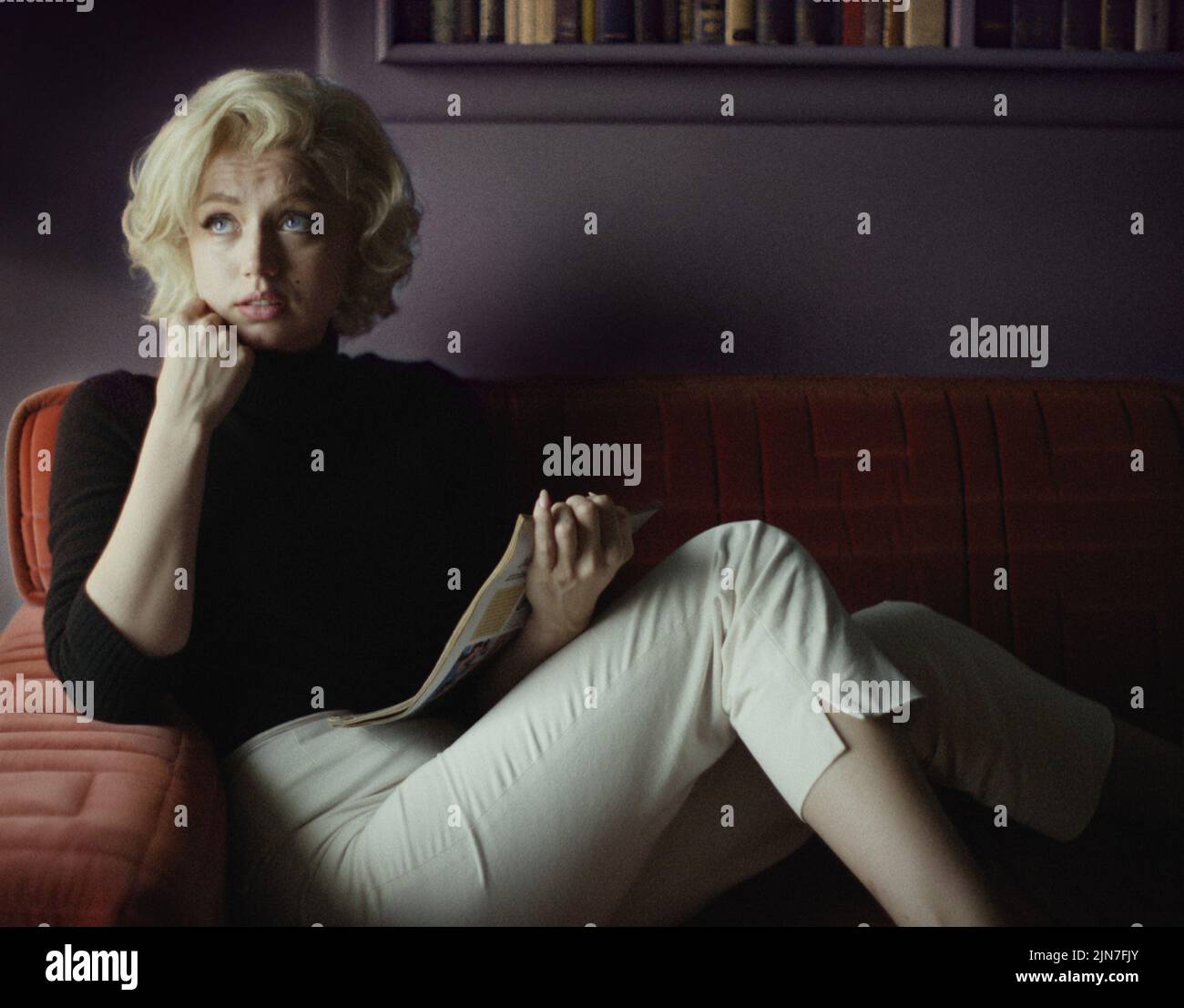 DATA DI RILASCIO: 28 settembre 2022. TITOLO: Biondo. CASA DI PRODUZIONE: Plan B Entertainment. DIRETTORE: Andrew Dominik. TRAMA: Una cronaca immaginaria della vita interiore di Marilyn Monroe. PROTAGONISTA: ANA DE ARMAS come Marilyn Monroe. (Immagine di credito: © piano B intrattenimento/immagini di intrattenimento) Foto Stock