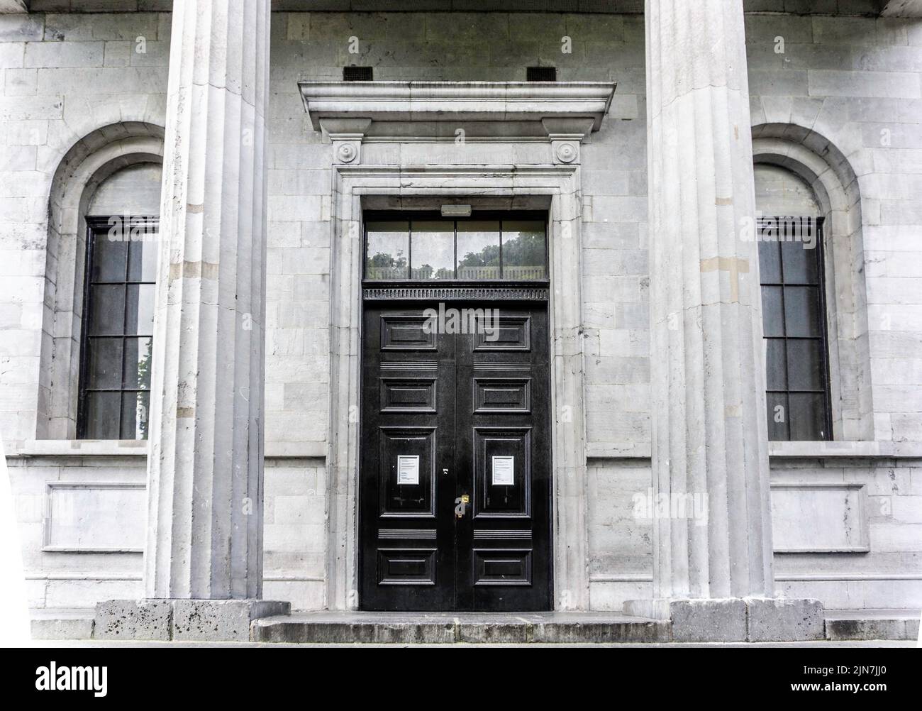 L'ingresso del tribunale di Galway in Courthouse Square, Galway, Irlanda. Foto Stock