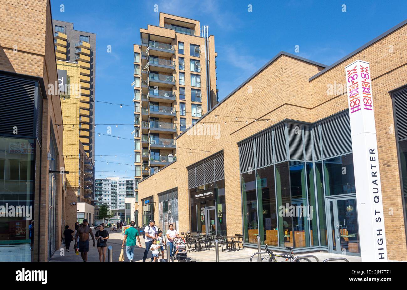 Moderni edifici di appartamenti, Smithy Lane, High Street Quarter, Hounslow, London Borough of Hounslow, Greater London, England, United Kingdom Foto Stock