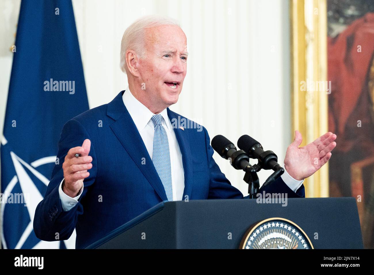 Washington, Stati Uniti. 09th ago 2022. Il Presidente Joe Biden ha parlato ad un evento in cui ha firmato gli strumenti di ratifica per i protocolli di adesione all'Organizzazione del Trattato del Nord Atlantico (NATO) per la Repubblica di Finlandia e il Regno di Svezia. (Foto di Michael Brochstein/Sipa USA) Credit: Sipa USA/Alamy Live News Foto Stock