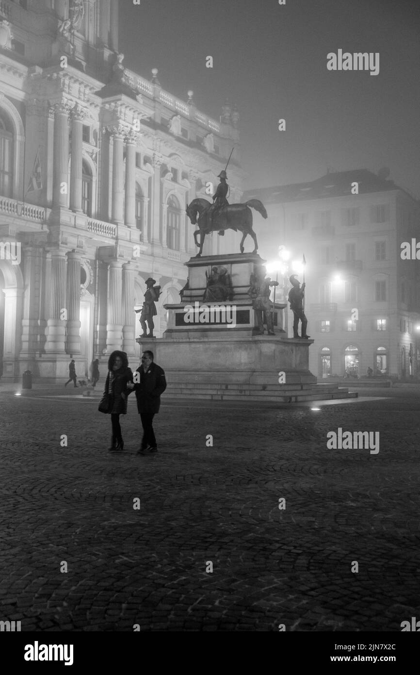 Nebbia in una notte di Torino Foto Stock