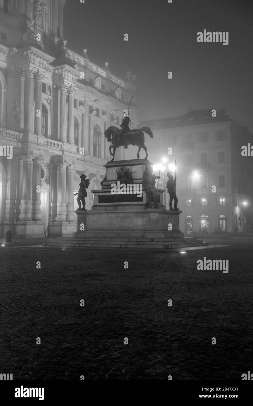 Nebbia in una notte di Torino Foto Stock