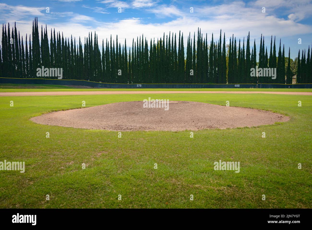 Campo da baseball che si affaccia sul campo interno e sul tumulo di lanciatori fino alla recinzione all'esterno. Foto Stock