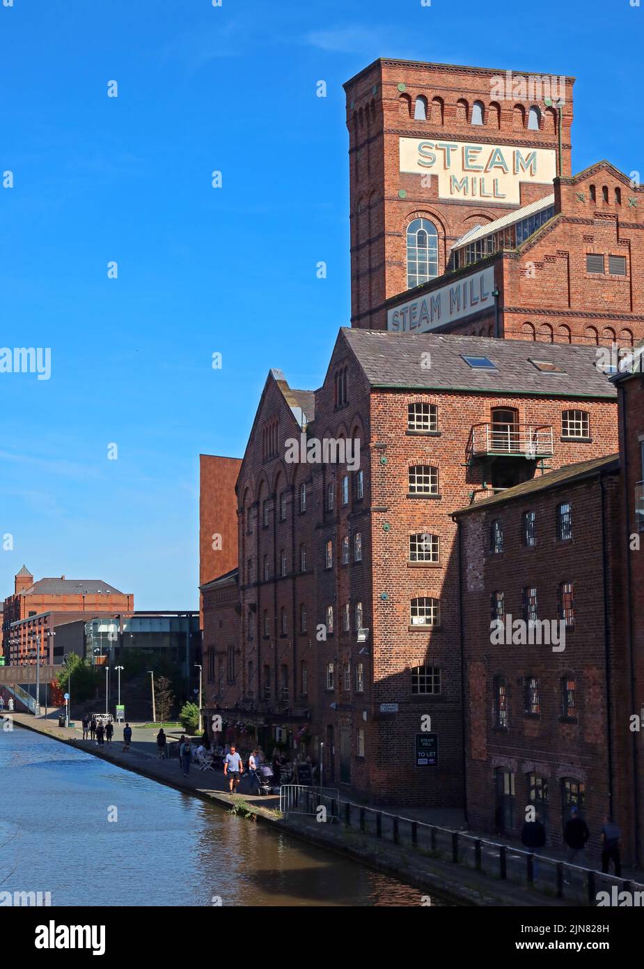 Steam Mill, sul canale, lungo il canale Shropshire Union, nel centro di Chester, Cheshire, Inghilterra, Regno Unito, CH3 5AN Foto Stock