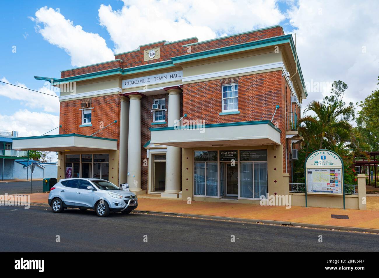 Vista dell'imponente municipio di Wills Street, Charleville, South West Queensland, QLD, Australia Foto Stock