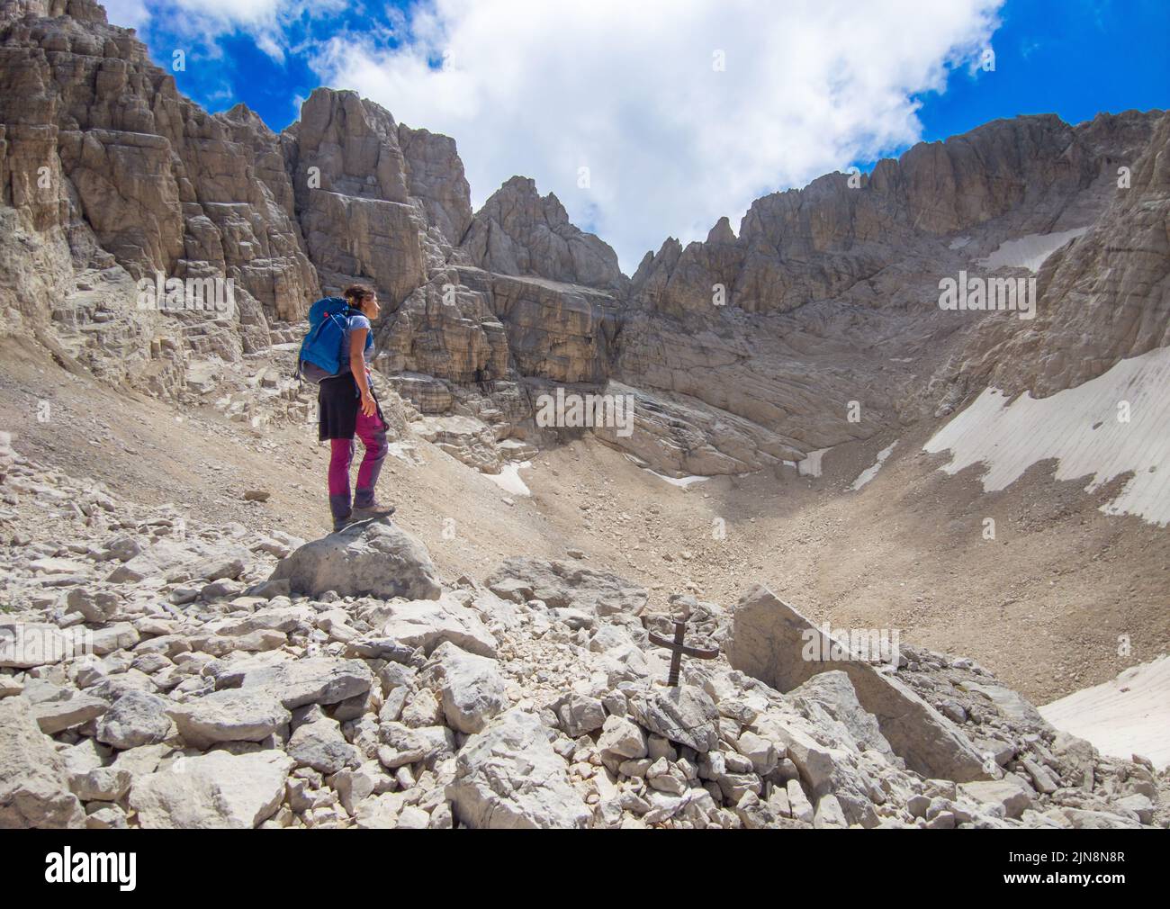 Gran Sasso (Italia) - l'estremo trekking alla vetta Orientale del Corno Grande, a 2902 metri in Abruzzo, con Ferrata Ricci, ghiacciaio di Calderone Foto Stock