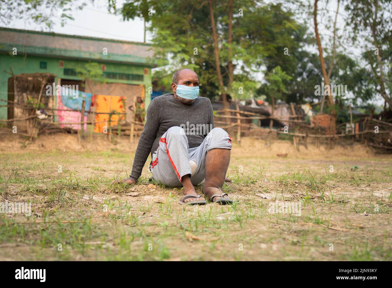 Ritratto candido di un vecchio a Pune India. Foto Stock
