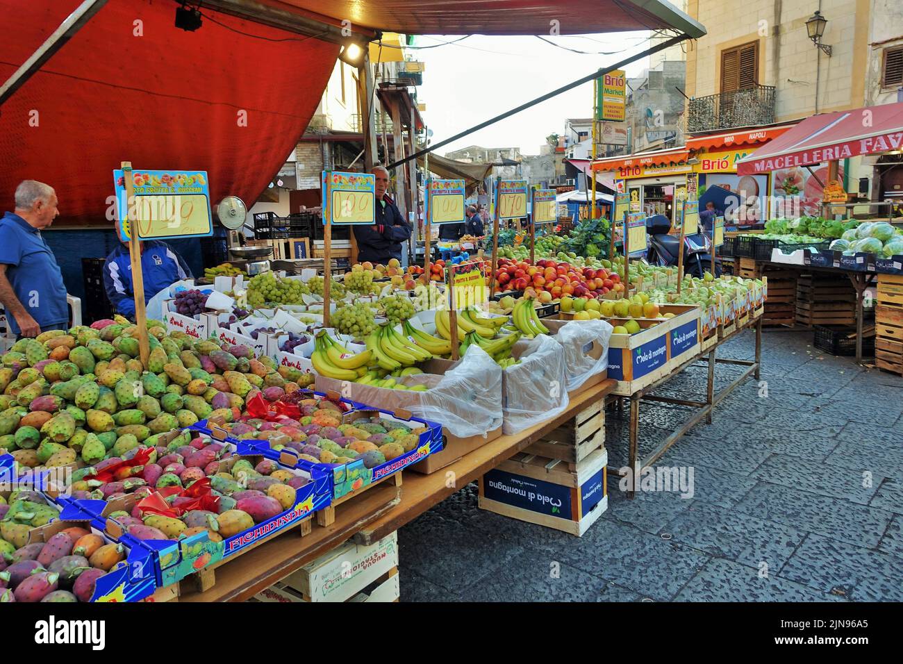 Mercato della frutta, Brio bar, macelleria, Palermo, Sicilia, Italia, Europa Foto Stock