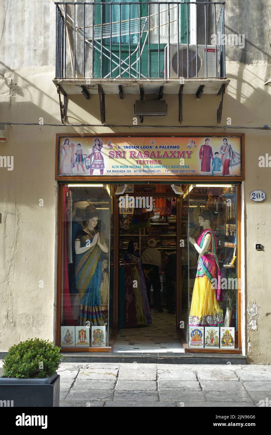 Negozio tessile indiano, Palermo, Sicilia, Italia, Europa Foto Stock