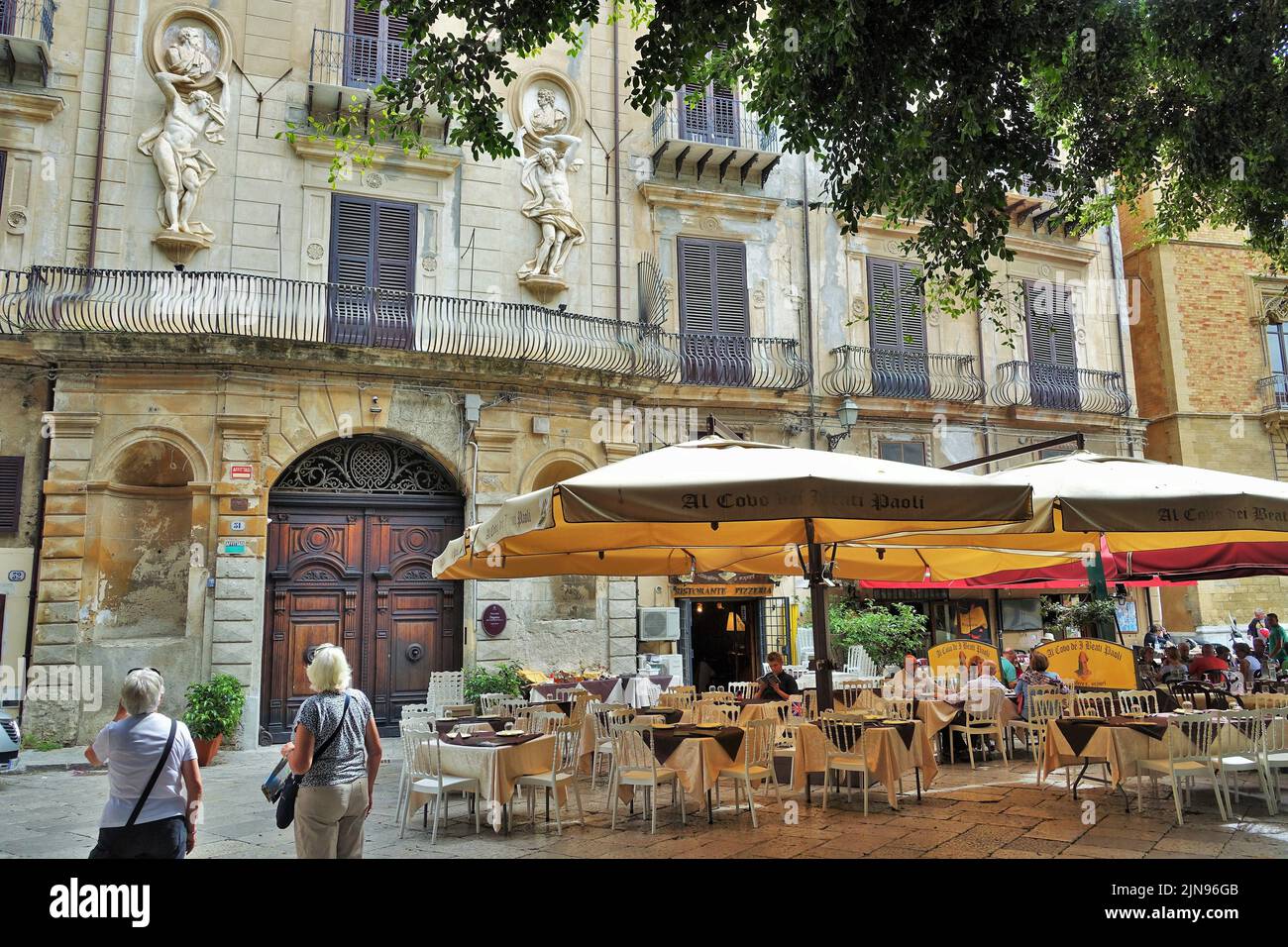 Pavement cafe, Palermo, Sicilia, Italia, Europa Foto Stock