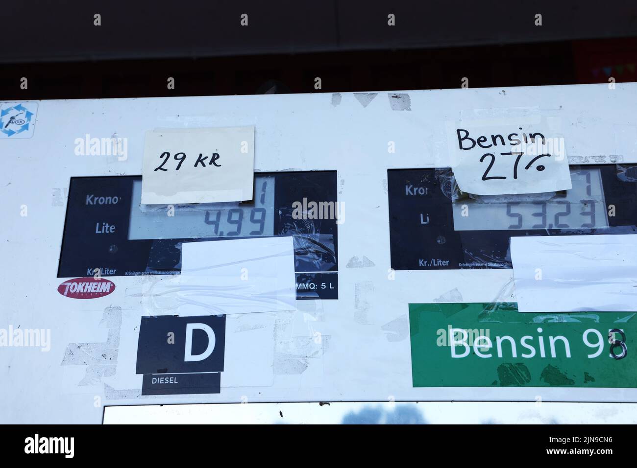Porto di Askersund, Svezia. Una pompa per benzina e diesel per le barche nel porto del lago di Vättern. Foto Stock