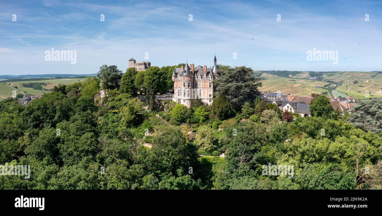 Francia, Cher, Berry, Sancerre, castello e tenere, Chiamato la torre Fiefs (vista aerea) // Francia, Cher (18), région du Berry, Sancerre, Château et donjon Foto Stock