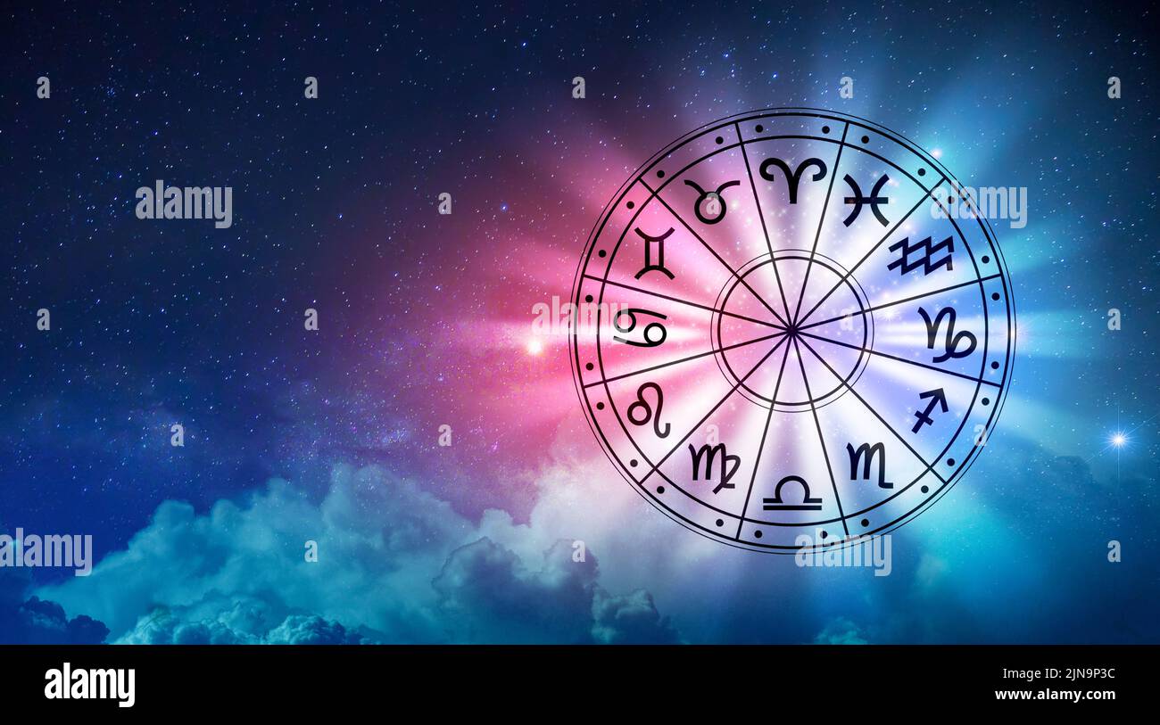 Segni zodiacali all'interno del cerchio oroscopo. Astrologia nel cielo con tante stelle e lune Astrologia e oroscopi concept Foto Stock