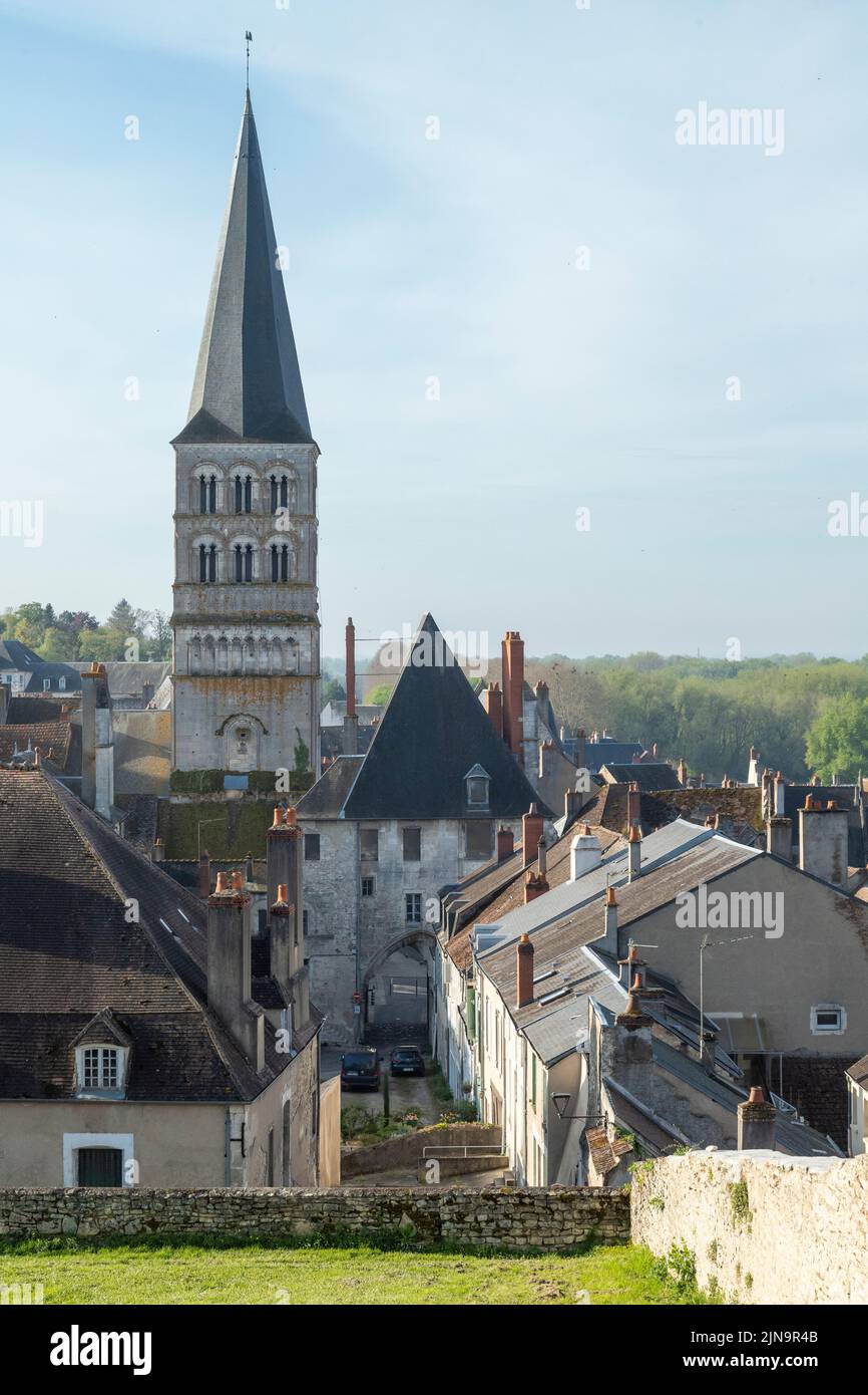 Francia, Nievre, Valle della Loira, la Charite sur Loire, Notre-Dame de la Charité-sur-Loire priorato benedettino, chiesa priorato elencato come Patrimonio Mondiale Foto Stock