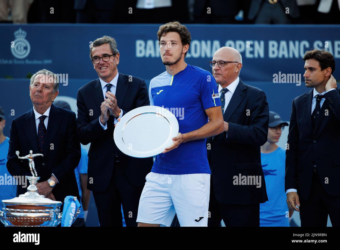 BARCELLONA - Apr 24: Pablo Carreno ha ricevuto il trofeo a 2nd posti al Torneo finale di tennis Barcelona Open Banc Sabadell al Real Club De Tenis Barc Foto Stock