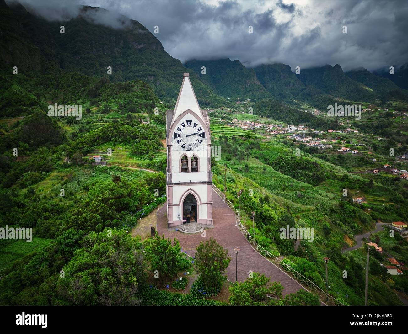 Veduta aerea di Capela Torre de Nossa Senhora de Fatima, Sao Vicente, Madeira, Portogallo Foto Stock