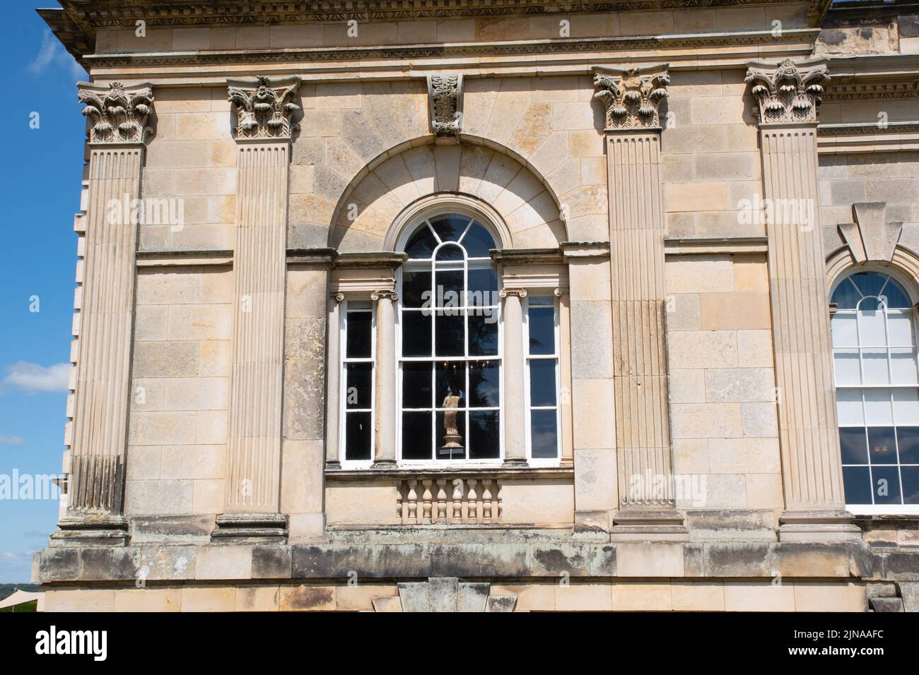 Finestra veneziana sulla facciata sud di Castle Howard, North Yorkshire Foto Stock