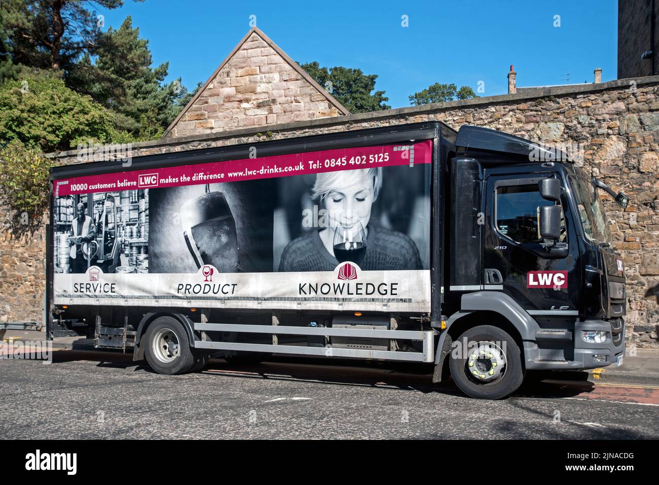 LWC Drinks Ltd camion parcheggiato in strada a Edimburgo, Scozia, Regno Unito. Foto Stock
