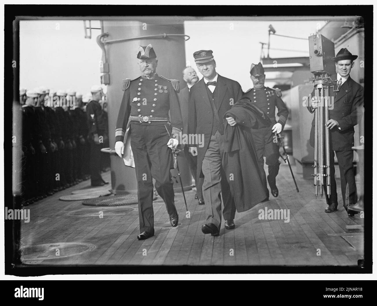 PRATICA TARGET. BADGER, CHARLES JOHNSTON, AMMIRAGLIO POSTERIORE, U.N.; DANIELS, JOSEPHUS, SEGRETARIO DELLA MARINA, 1913-1921 Foto Stock