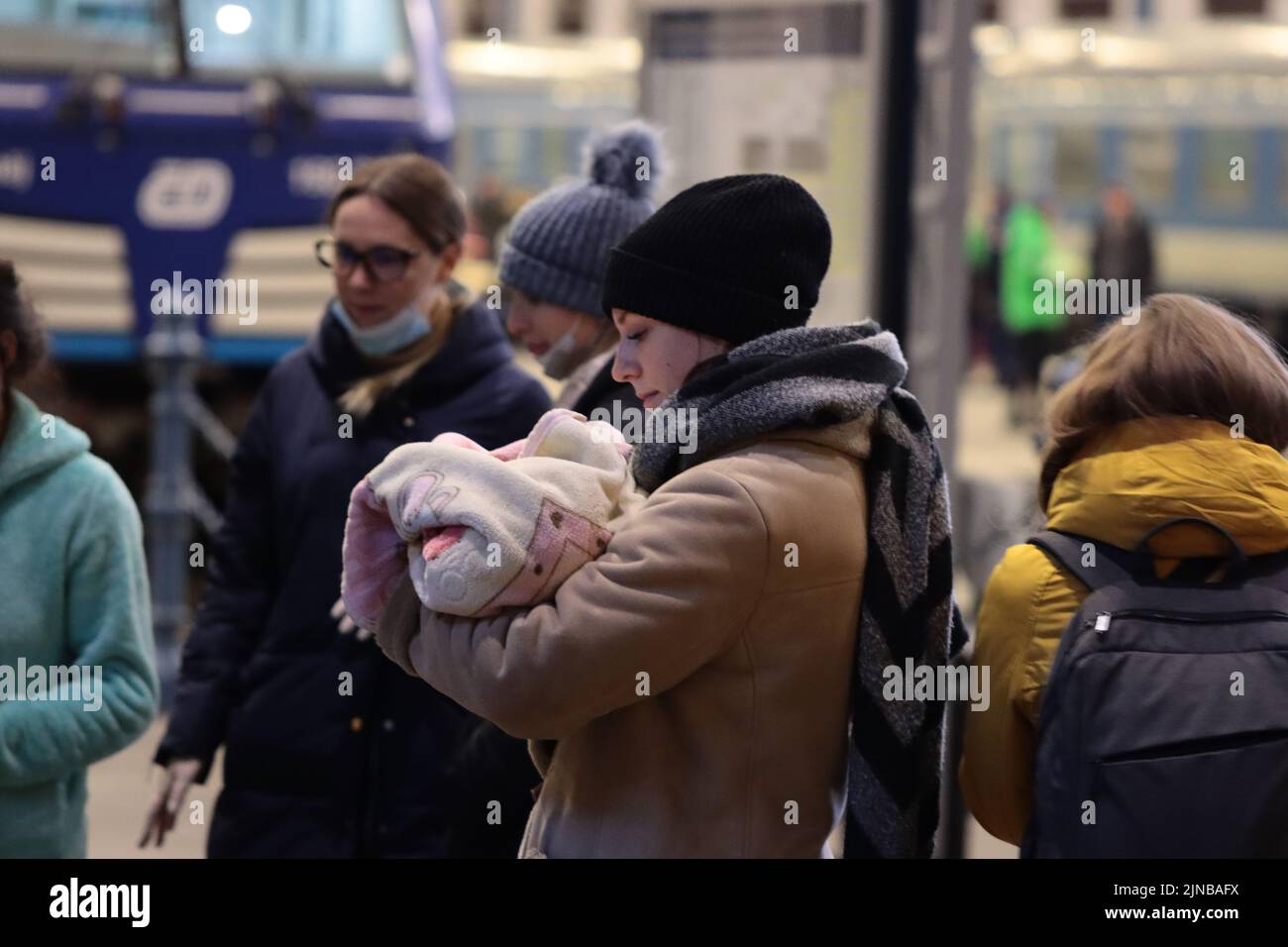 I rifugiati ucraini alla stazione ferroviaria orientale di Budapest Foto Stock