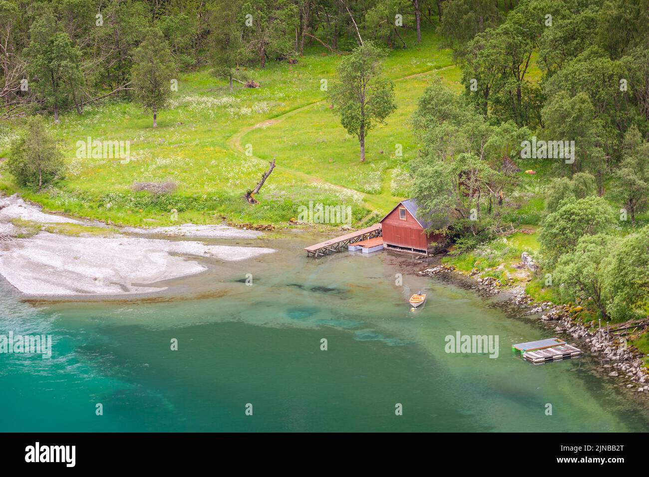 Paesaggio spettacolare nel Nordfjord vicino a Olden, Norvegia occidentale, Scandinavia Foto Stock
