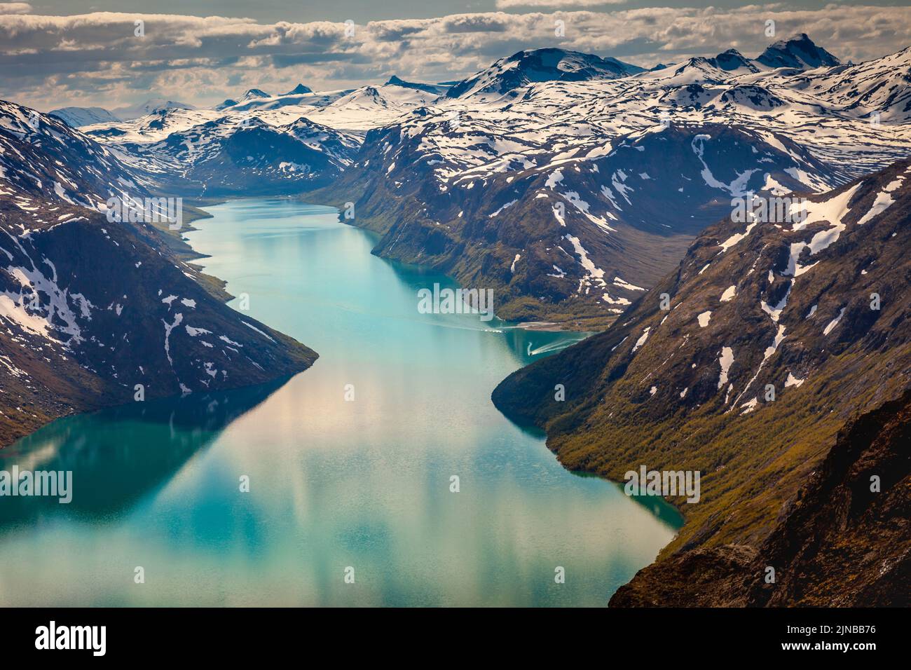 Besseggen sopra il lago Gjende a Jotunheimen, Norvegia, Nord Europa Foto Stock