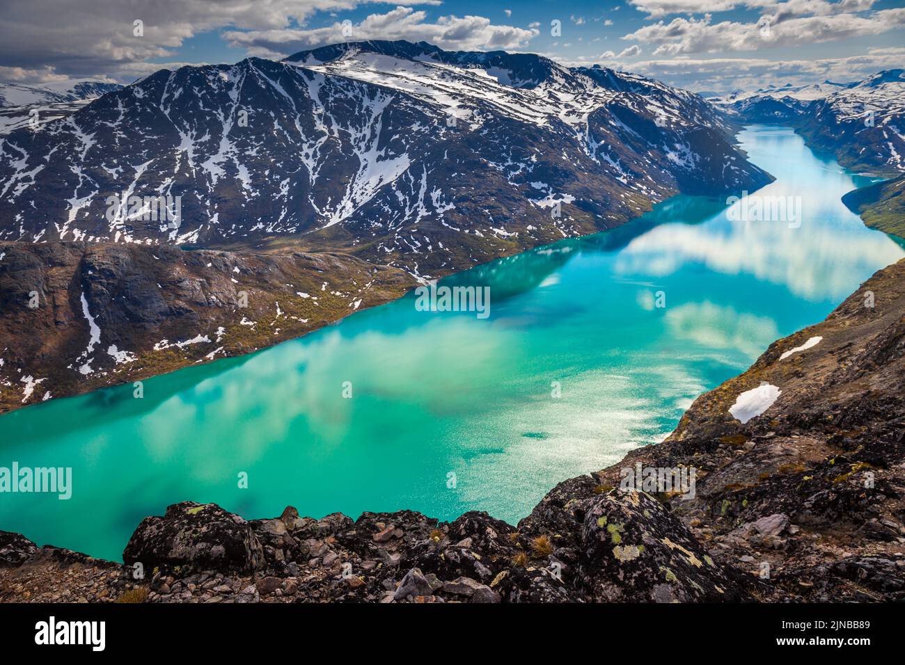 Besseggen sopra il lago Gjende a Jotunheimen, Norvegia, Nord Europa Foto Stock