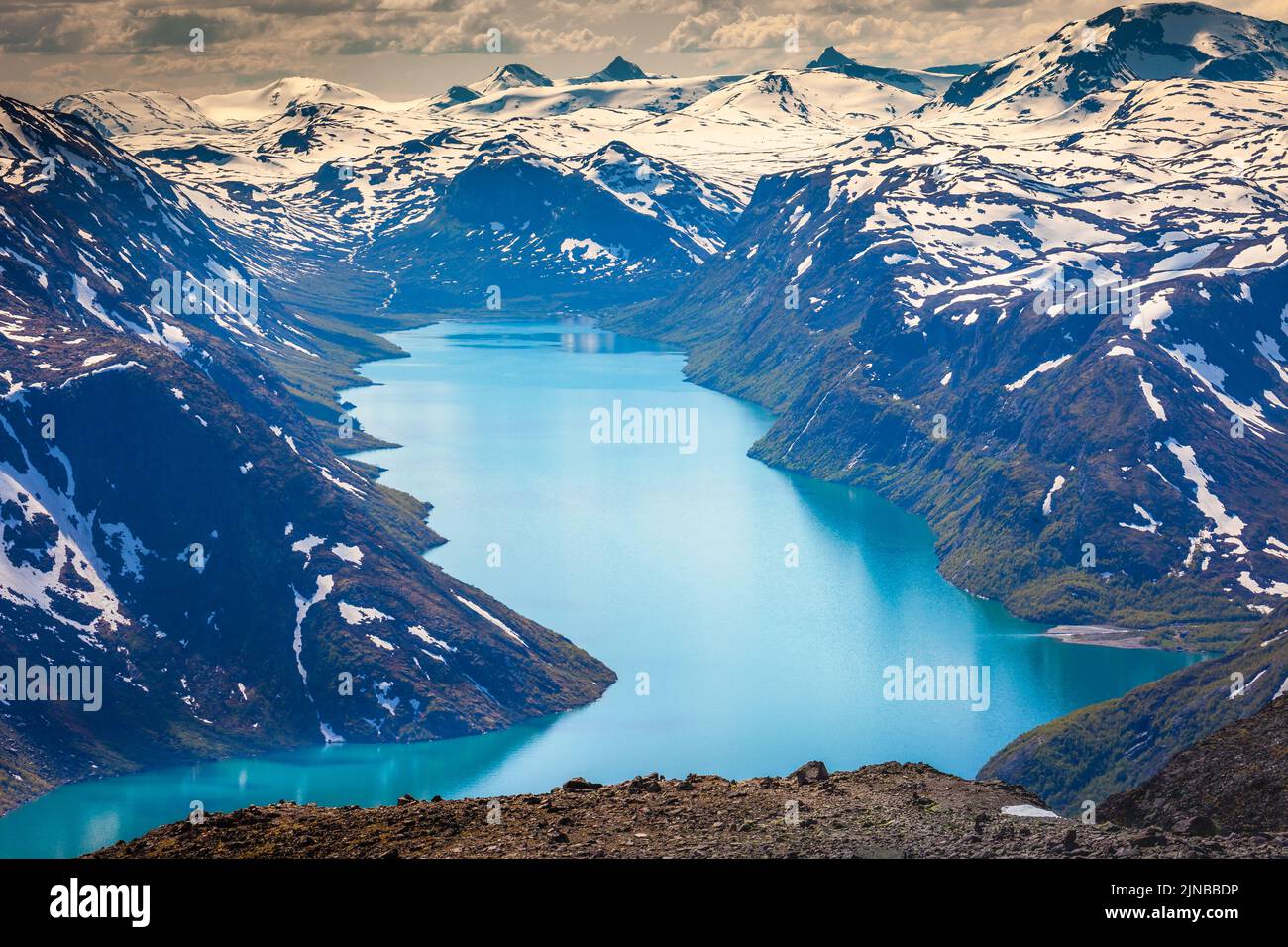 Besseggen sopra il lago Gjende a Jotunheimen, Norvegia, Nord Europa Foto Stock
