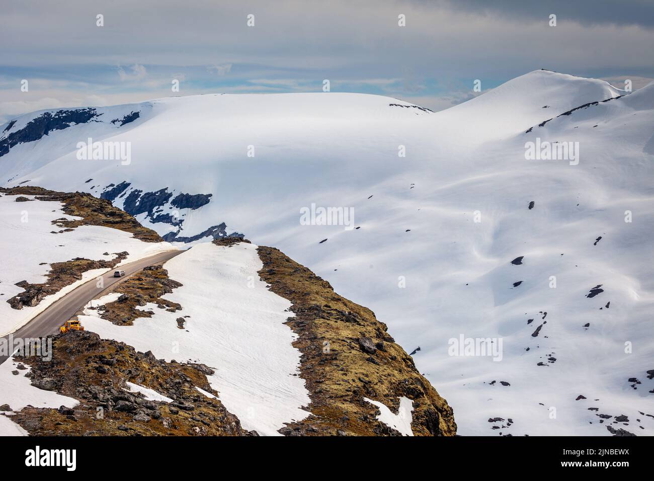 Vecchia strada di montagna di Strynefjell nelle montagne di Vestland, Norvegia, Scandinavia Foto Stock