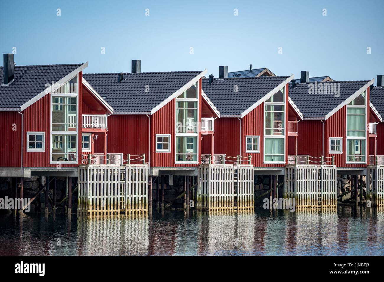 Rorbuer capanne rosse in Hamnoy, Isole Lofoten, Norvegia Foto Stock