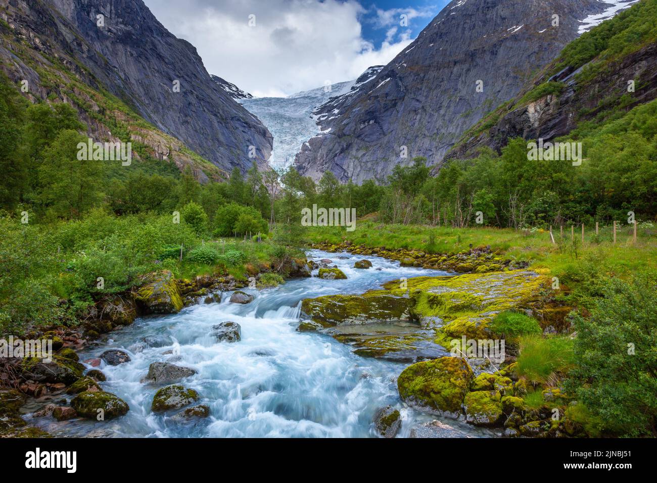 Braccio Briksdalsbreen del ghiacciaio Jostedalsbreen in Norvegia, Scandinavia Foto Stock