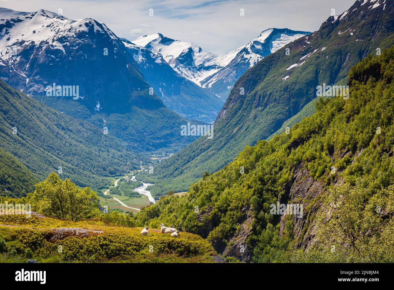 Spettacolare paesaggio montano a Stryn da Gamle Road, Norvegia occidentale Foto Stock