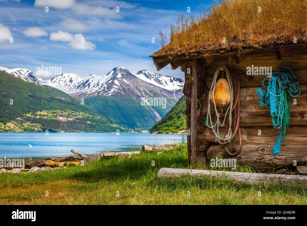 Geirangerfjord e villaggio in più og Romsdal, Norvegia, Nord Europa Foto Stock