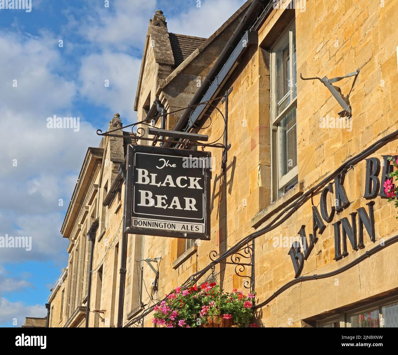 The Black Bear, High St, Moreton-in-Marsh, Evenlode Valley, Cotswold District Council, Gloucestershire, Inghilterra, Regno Unito, GL56 0LW Foto Stock