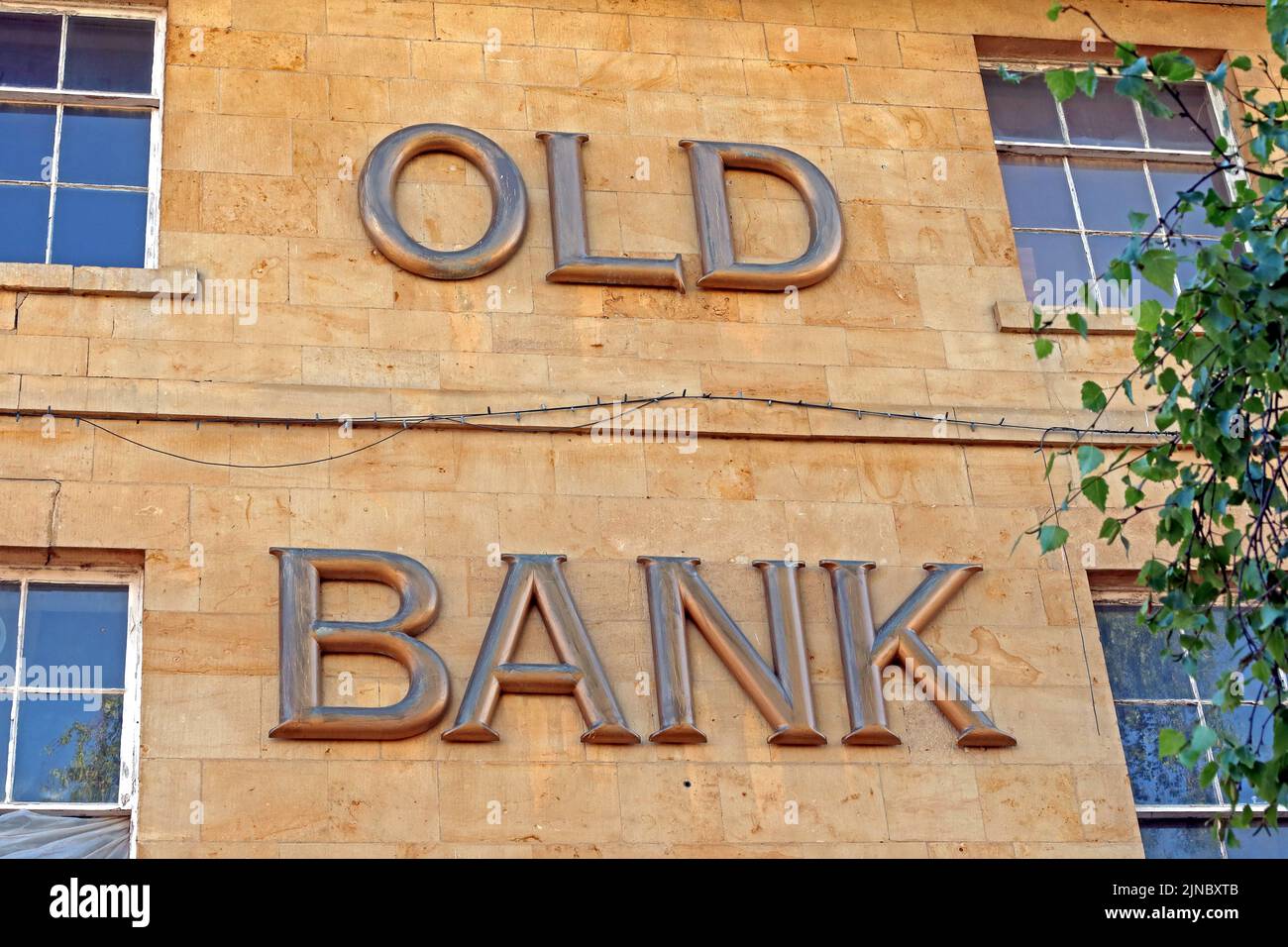 Cartello Old Bank, Midland Bank, High St, Moreton-in-Marsh, Evenlode Valley, Cotswolds, Oxfordshire, Inghilterra, Regno Unito, GL56 0BD Foto Stock