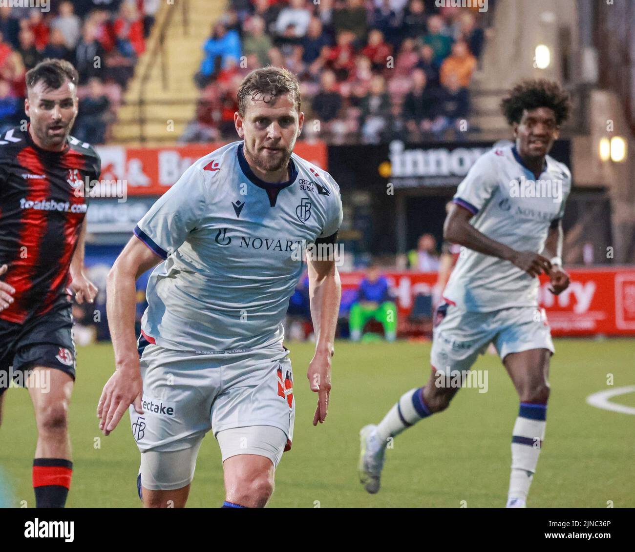 Seaview, Belfast, Irlanda del Nord, Regno Unito. 28 luglio 2022. UEFA Conference League secondo turno di qualificazione (seconda tappa) – Crociati / Basilea. Calciatore in azione Fabian Frei, calciatore del FC Basel (20). Foto Stock